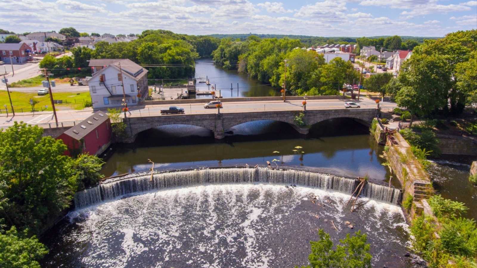 Valley Falls and Board Street bridge over Blackstone River at Valley Falls Heritage Park, between Cumberland and Central Falls, Rhode Island RI, USA.