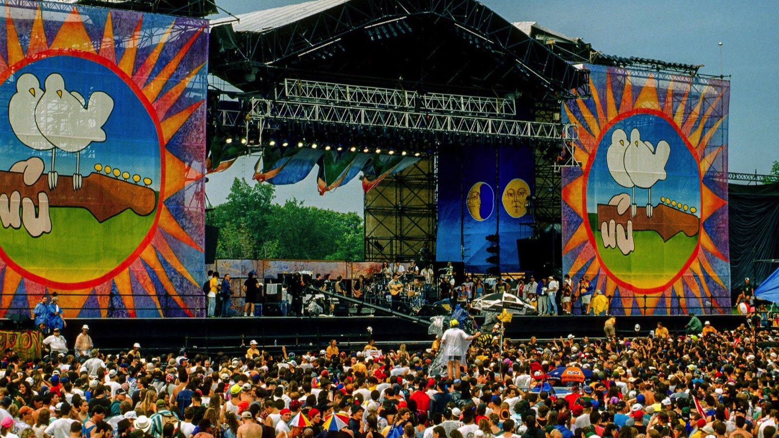 Crowd in front of the main stage