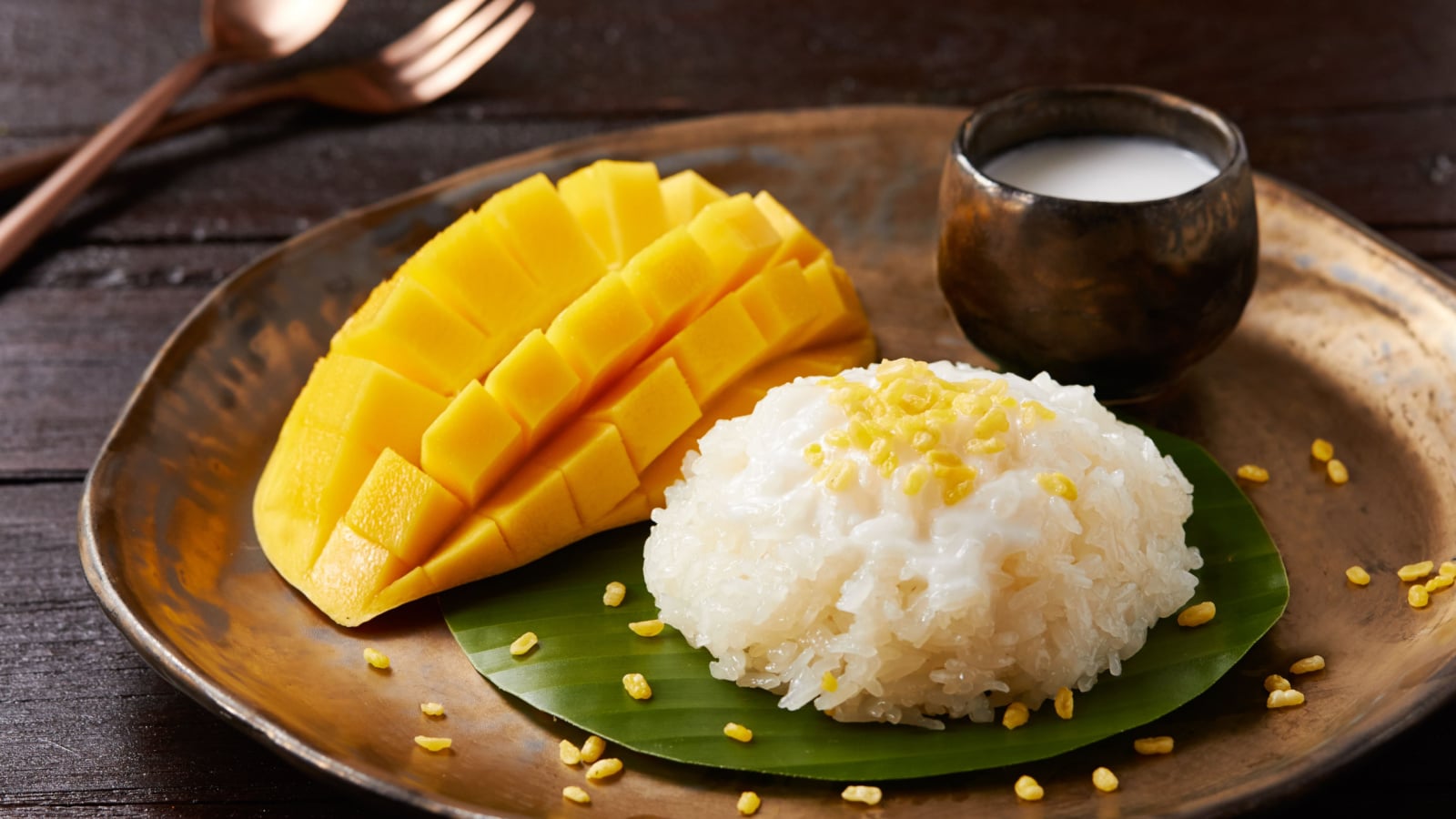 Mango-sticky-rice-Thai-dessert