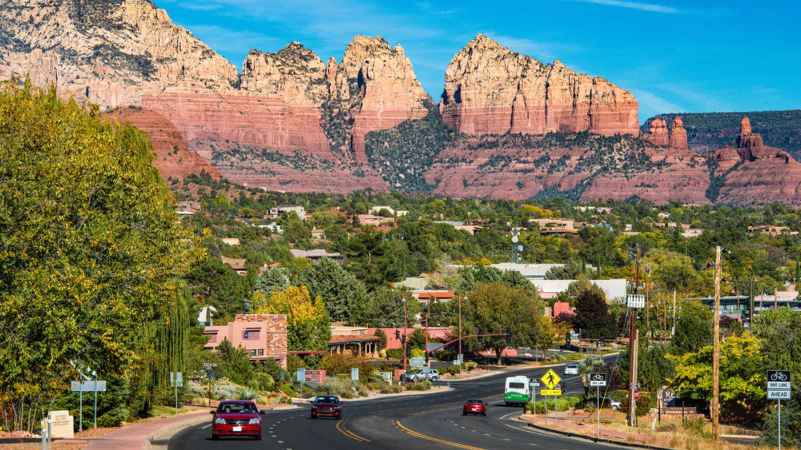 USA, Arizona, Sedona 2014-11-09 Die historic city Sedona is dominated by colorful sandstone rocks