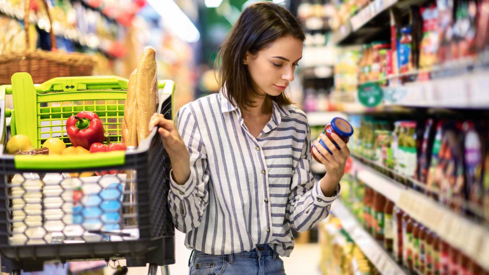 Woman-doing-grocery-shopping