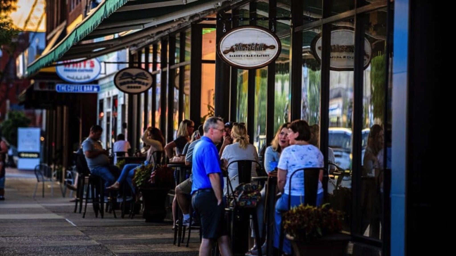 people dining in Ashland, KY