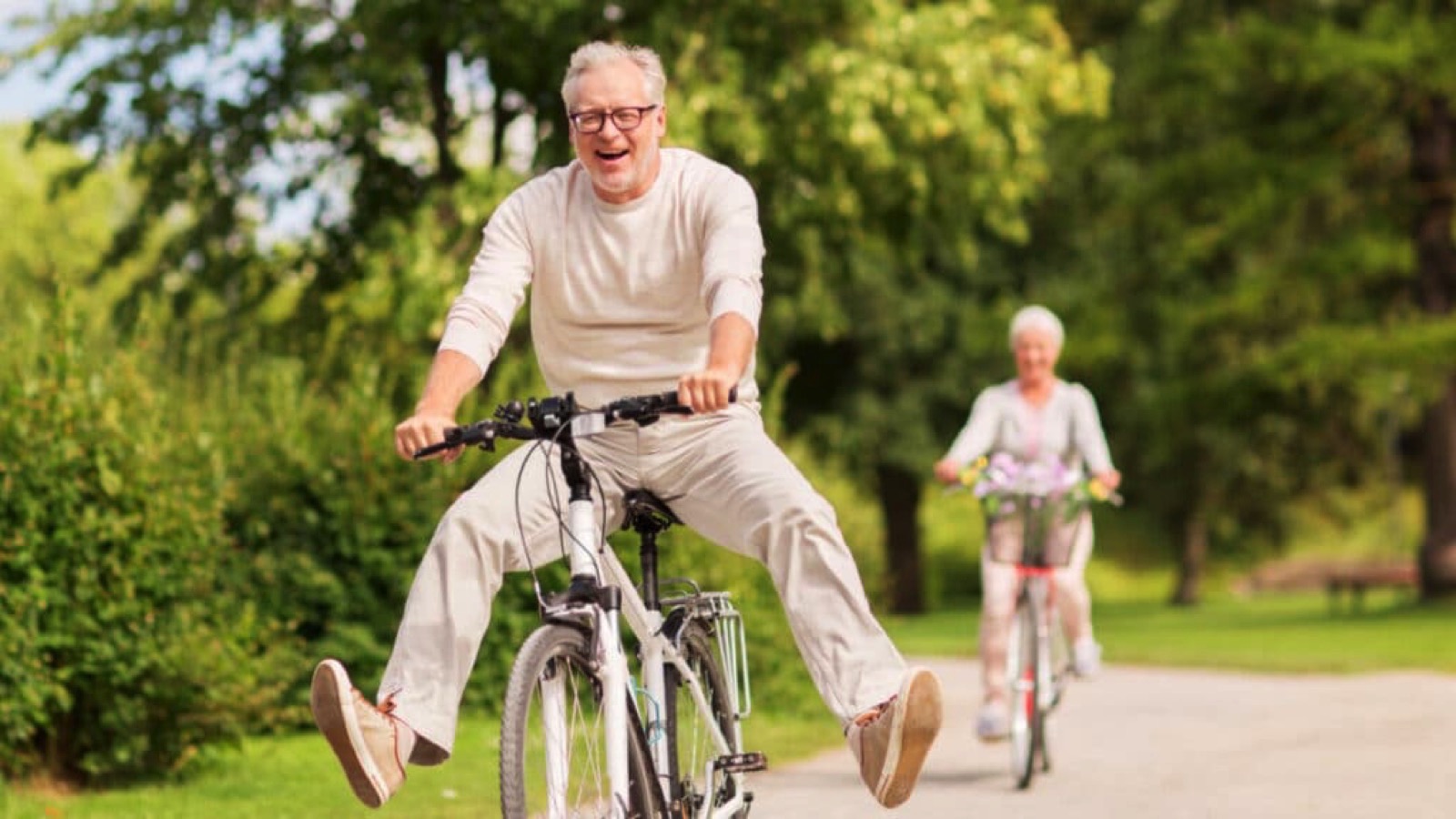 Boomer couples on bicycle