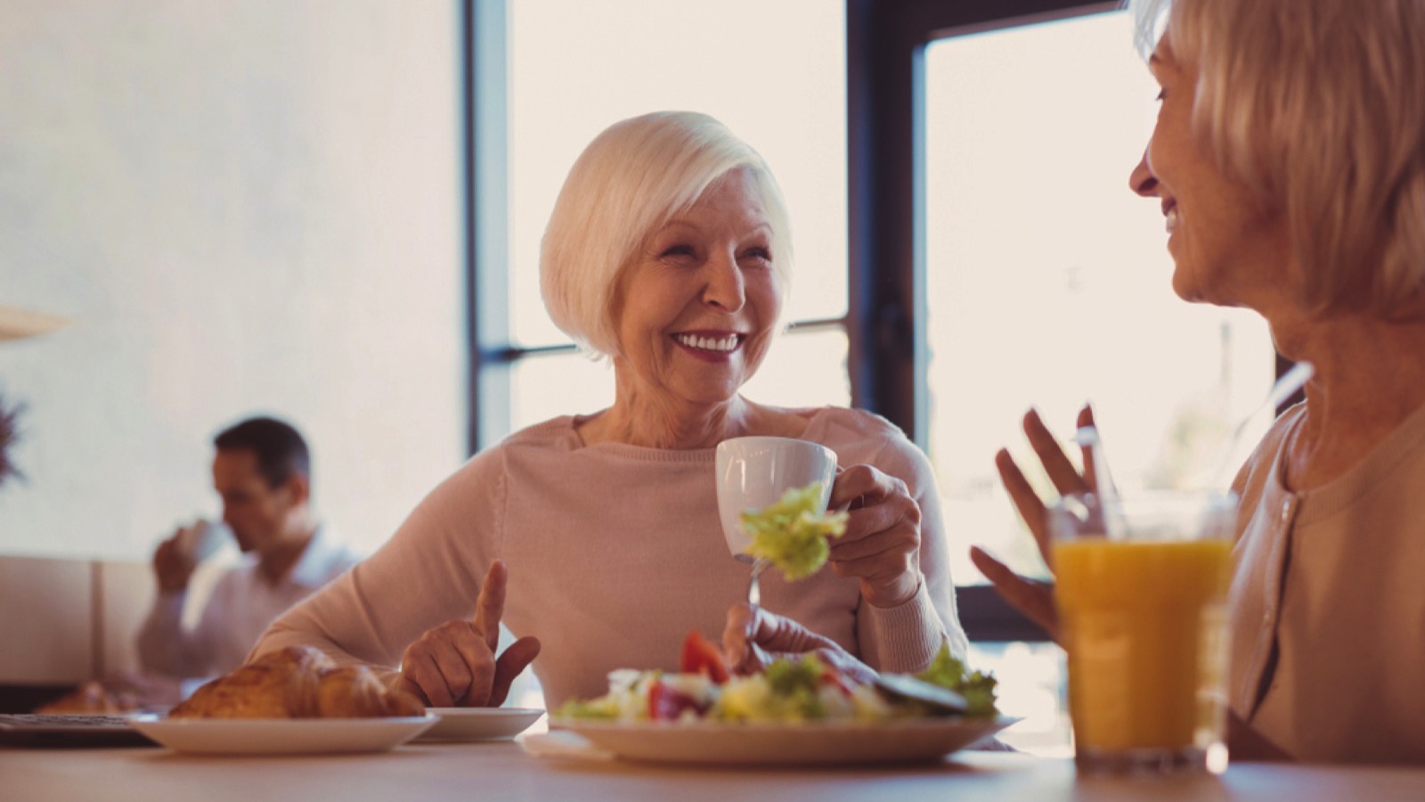 Boomer woman eating in restaurant