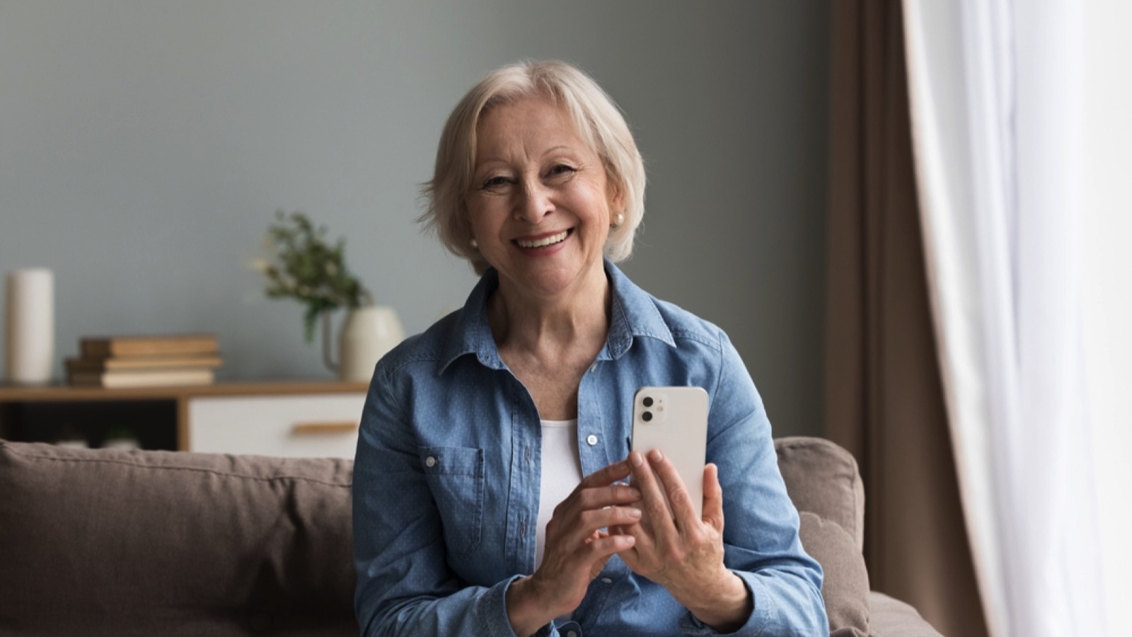 Boomer woman with mobile