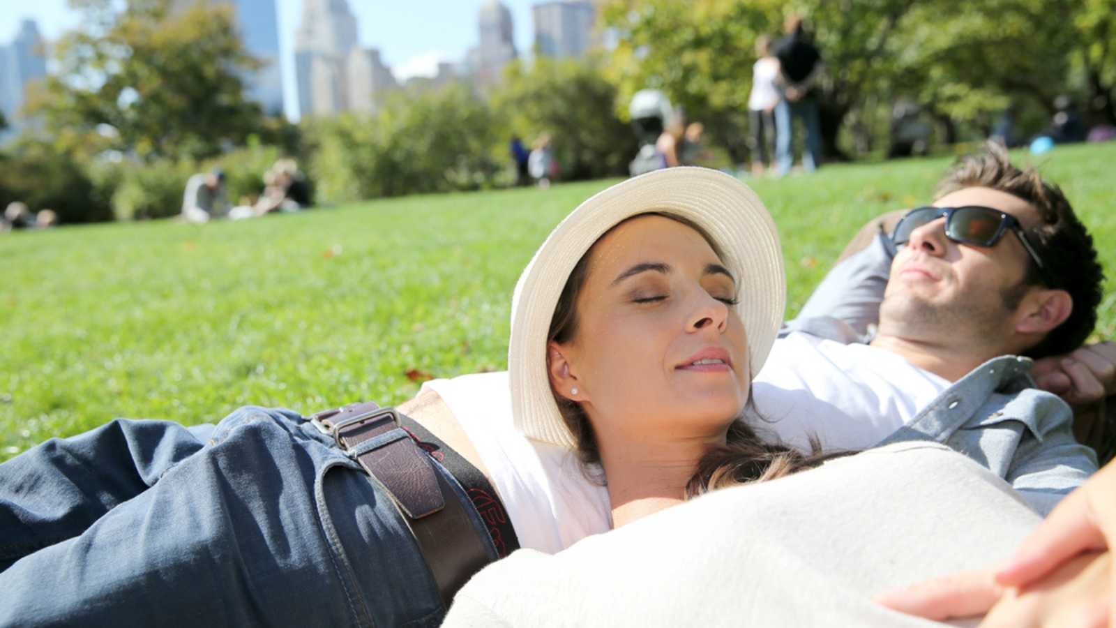 Couple-relaxing-in-Central-Park