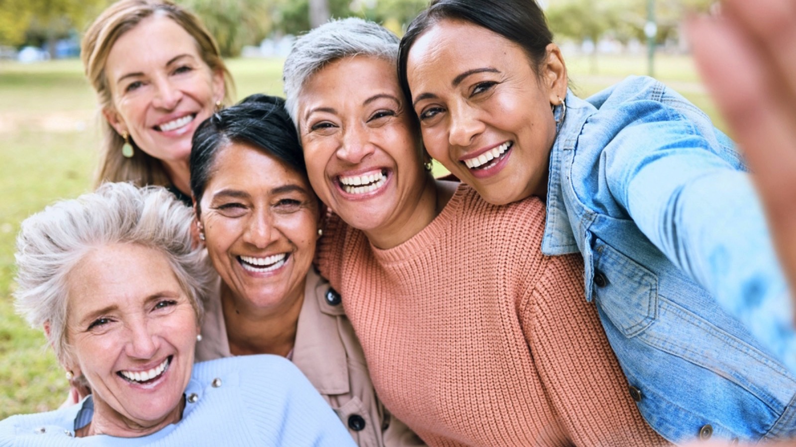 Old woman traveling with friends