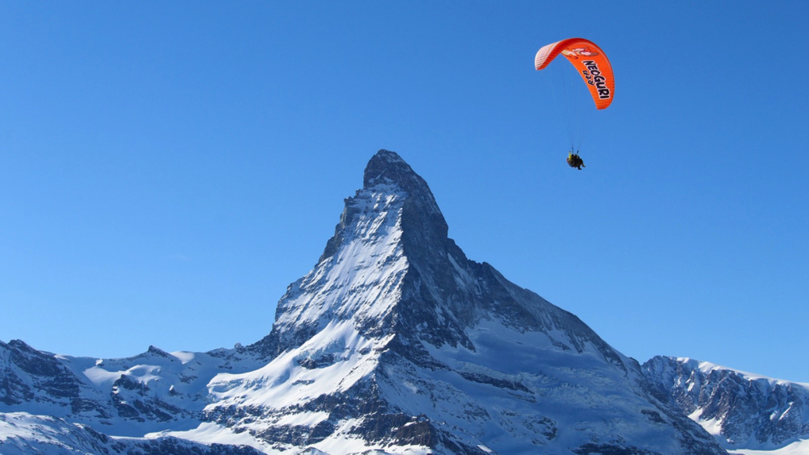 Paragliding in Switzerland