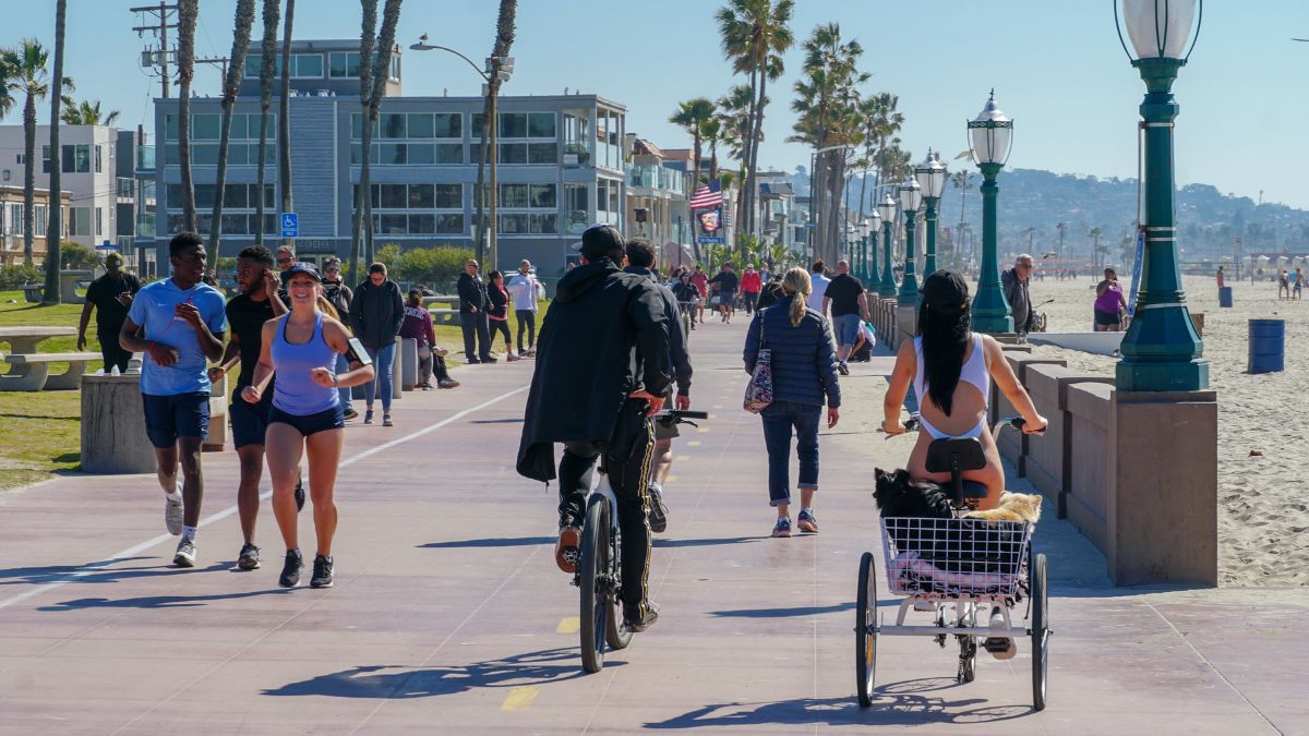 The Mission Beach boardwalk, a concrete walkway shared by walkers and bicyclists. famous tourist destination with bar & restaurant next the beach. San Diego, California, USA.