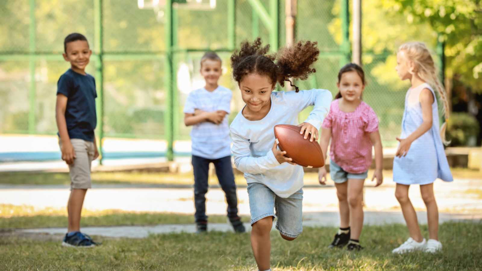 kids-playing-outdoor