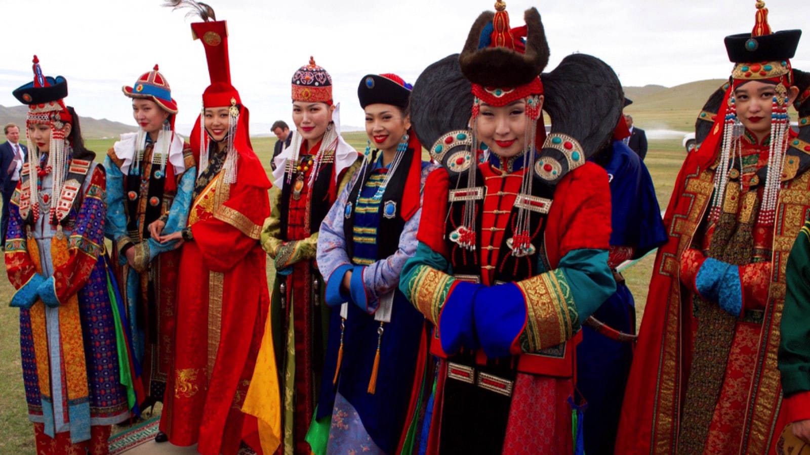 Mongolia-people-with-traditional-clothing