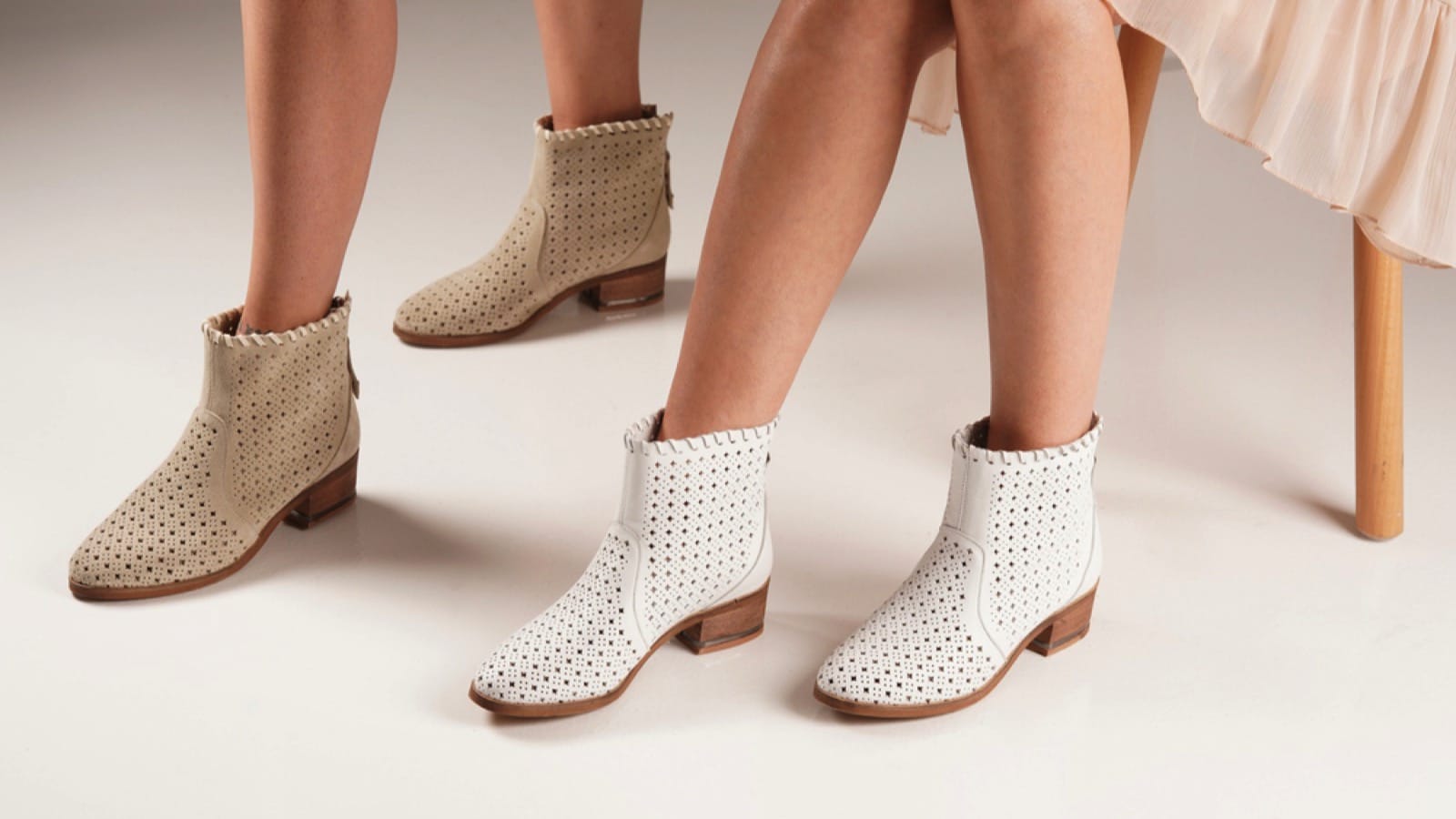 Woman-wearing-boot-shoes