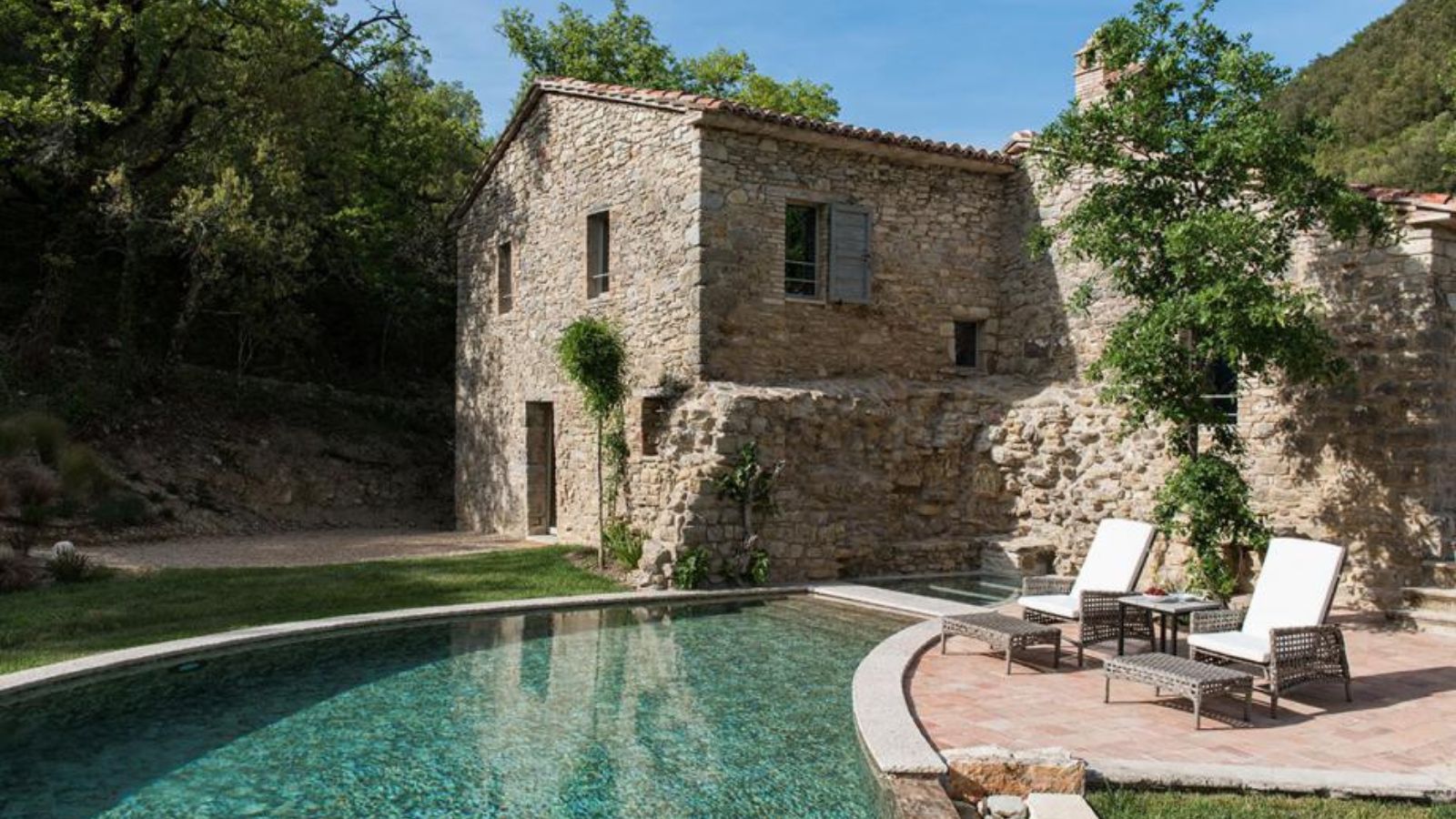 villa with pool in umbria italy