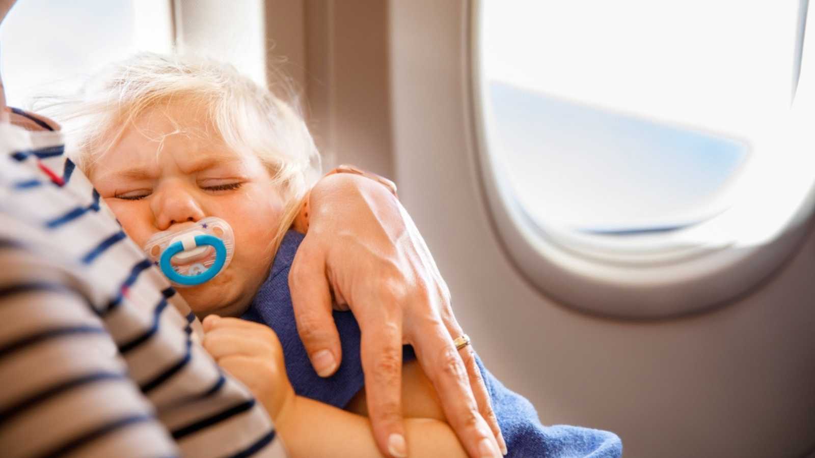 Baby-crying-in-flight