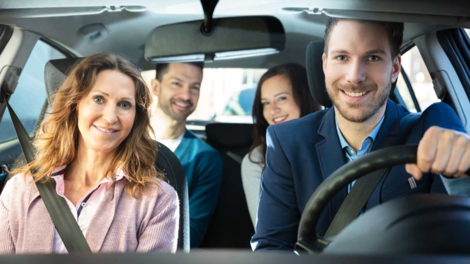 Friends-travelling-in-car