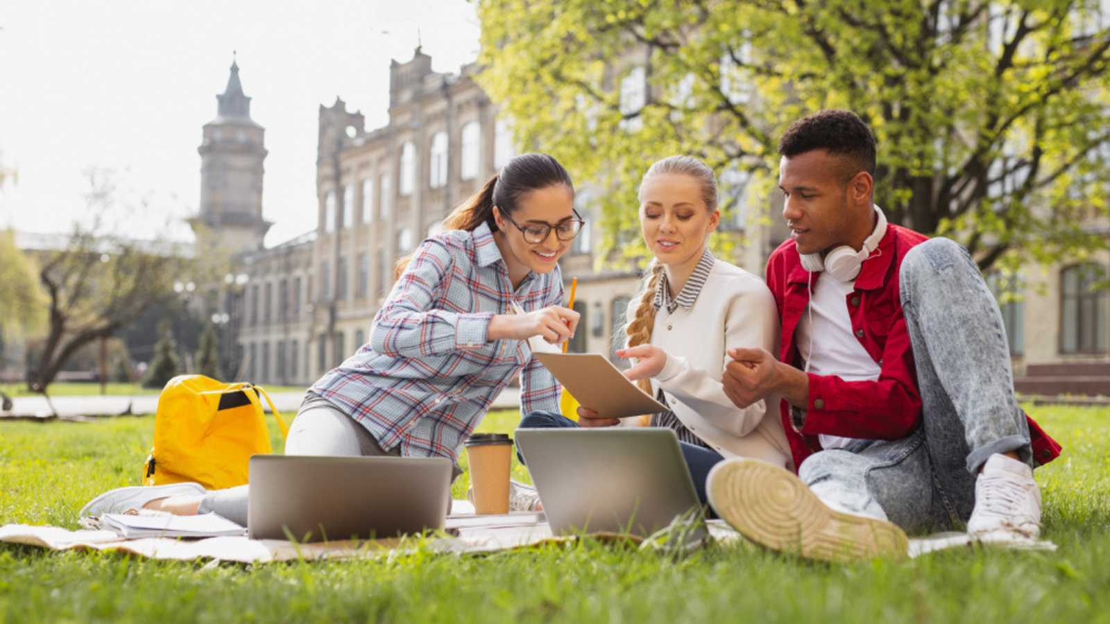 Students-infront-of-University